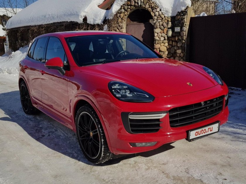 Porsche Cayenne 958 красный