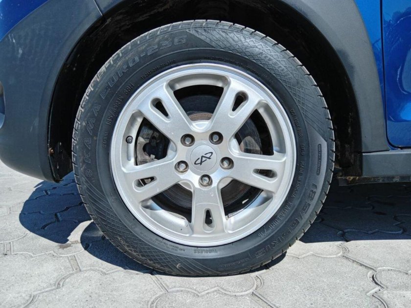 Машина чери индис