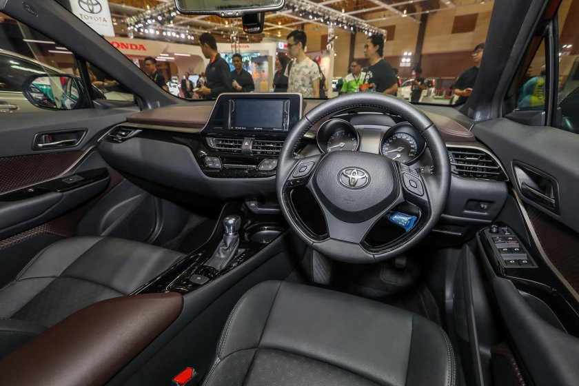 Toyota Chr 2017 салон