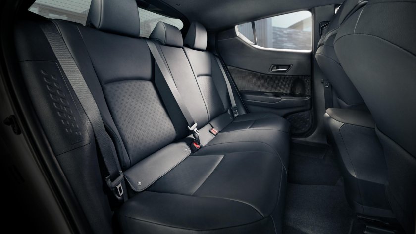 C-HR Toyota задние сиденья