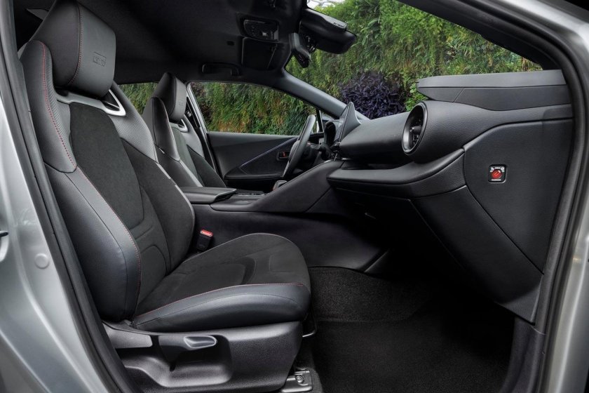 Toyota c hr интерьер