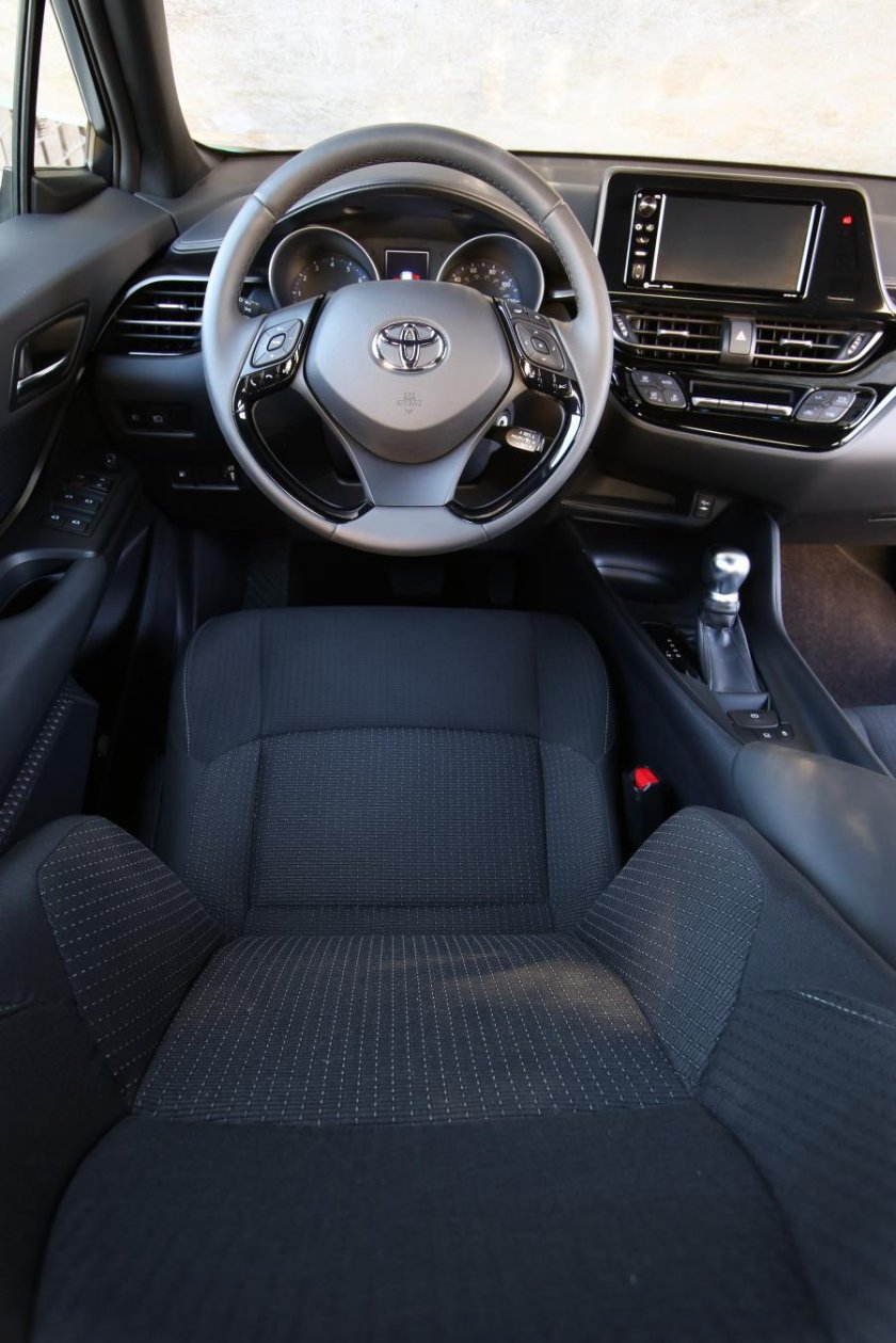 Toyota Chr интерьер