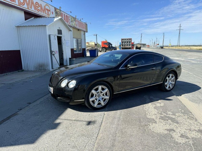 Машина bentley continental gt