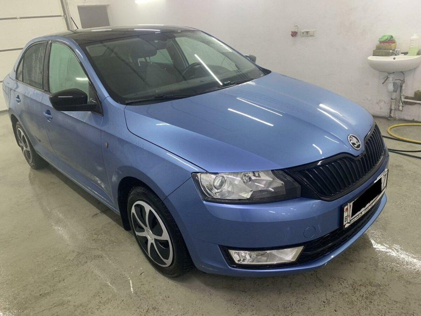 Шкода Рапид голубая