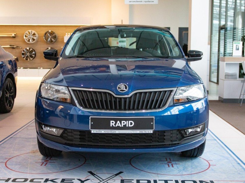 Шкода Рапид 2018 синяя