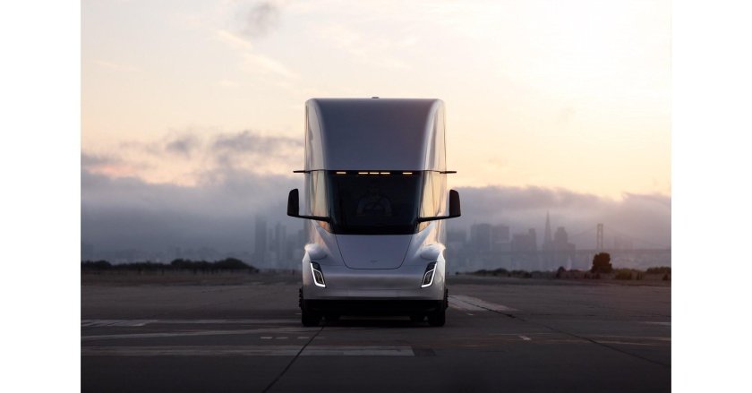 Тягач Tesla Semi