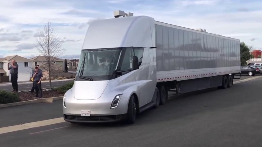 Электрогрузовик Тесла