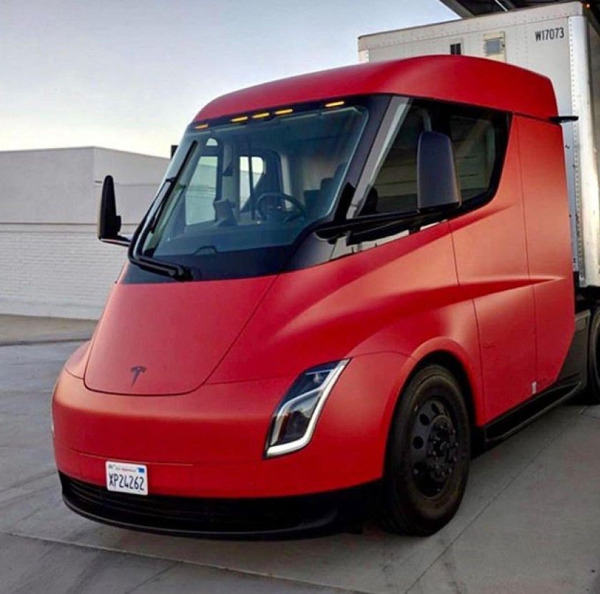 Тягач Tesla Semi