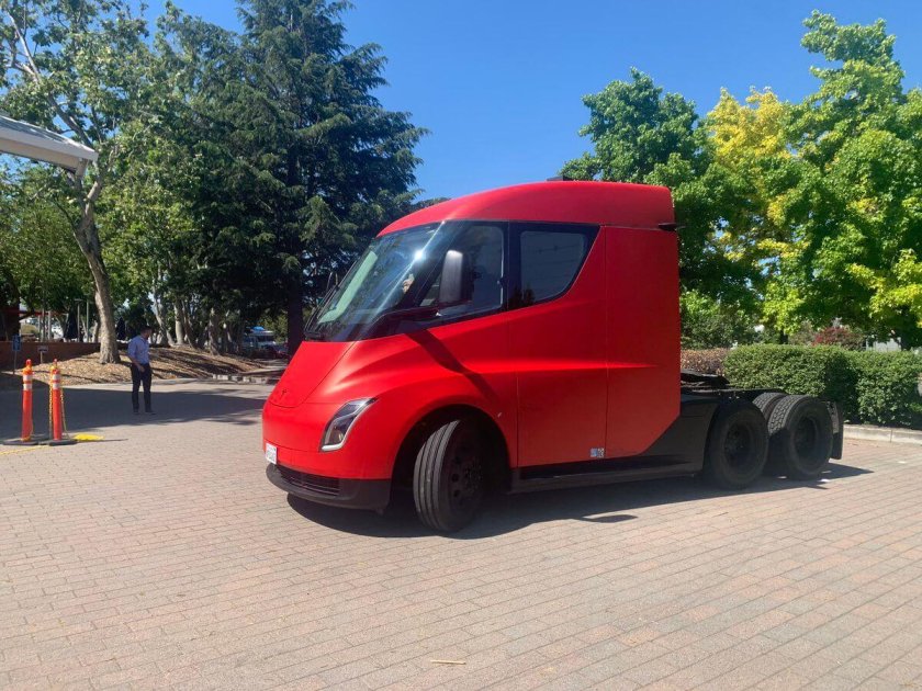 Грузовик Tesla Semi-Truck