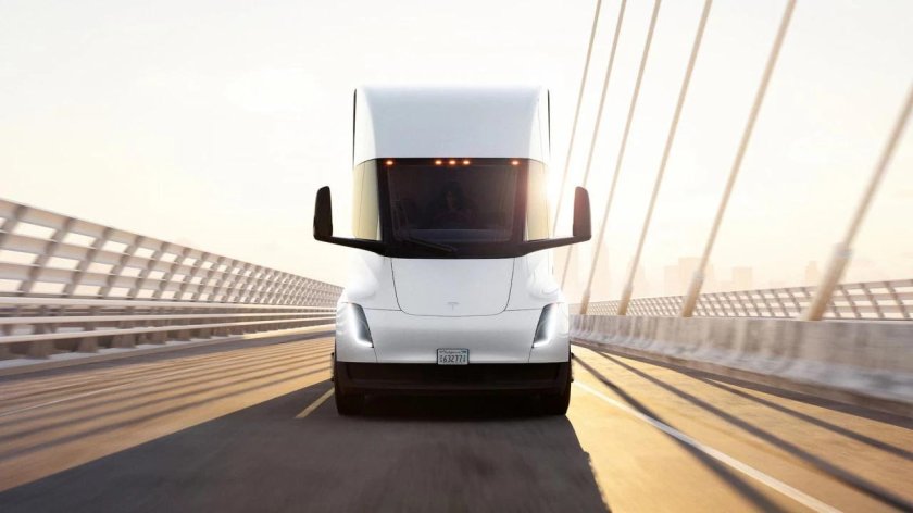 Тягач Tesla Semi