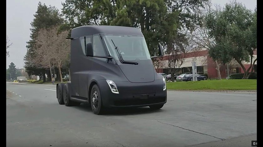 Тягач Tesla Semi