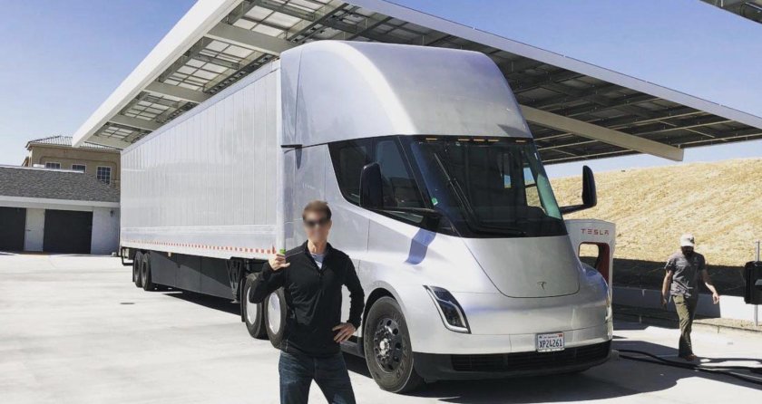 Грузовик Tesla Semi-Truck