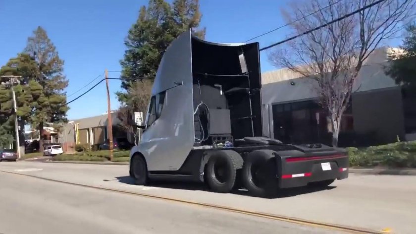 Грузовик Tesla Semi-Truck
