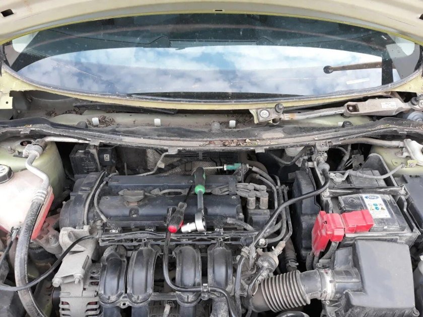 Форд Фиеста 2008 под капотом