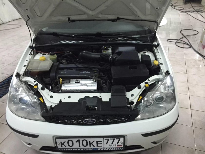 Моторный отсек Форд фокус 1
