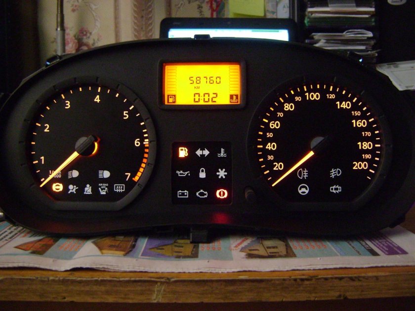 Приборная панель Рено Логан