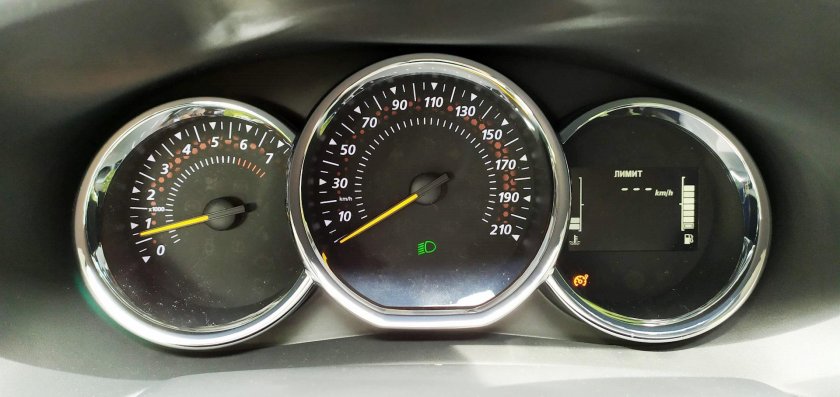 Приборная панель Renault Logan 2