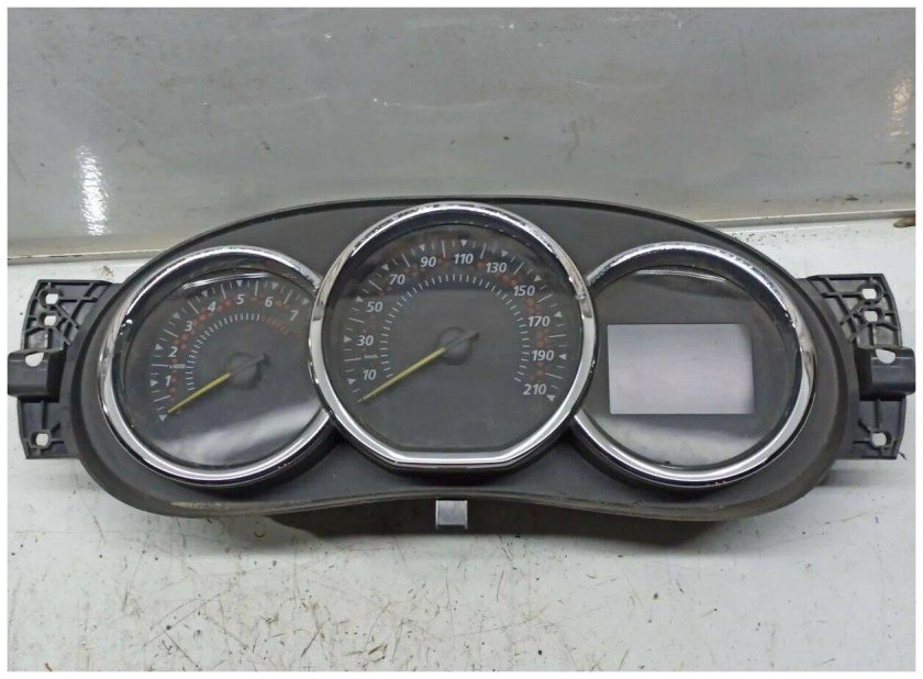 Приборная панель Логан 2