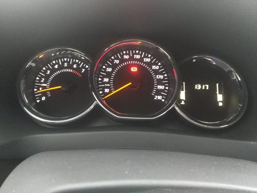 Приборная панель Renault Logan 2