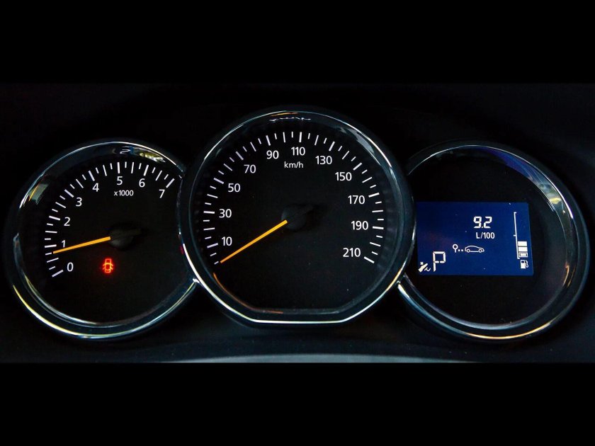 Приборная панель Рено Логан 2017