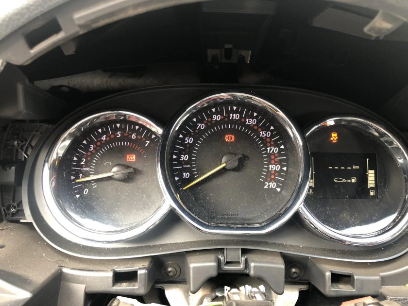 Приборная панель рено логан 2