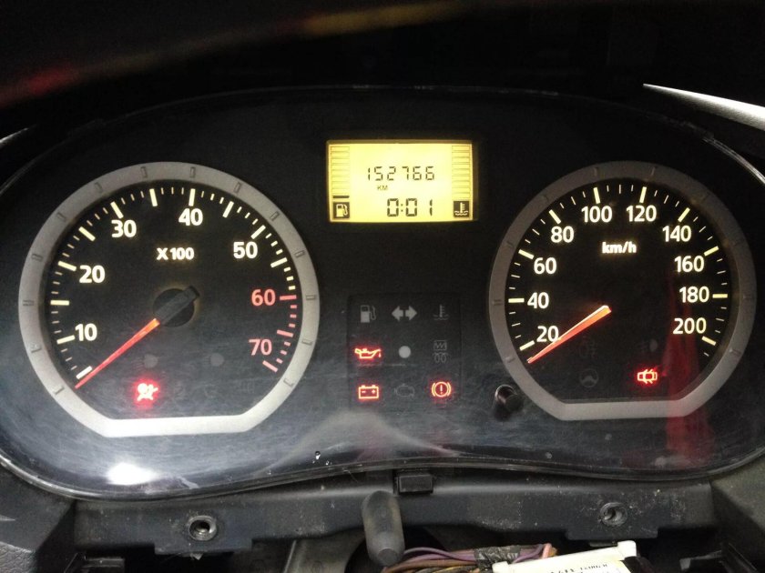 Приборная панель Рено Логан 2007