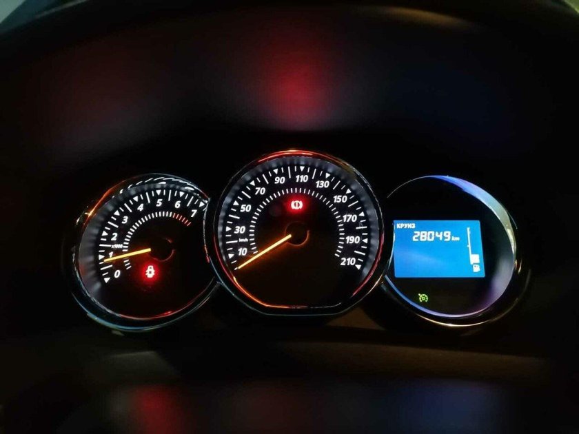 Панель приборов Рено Сандеро степвей 2