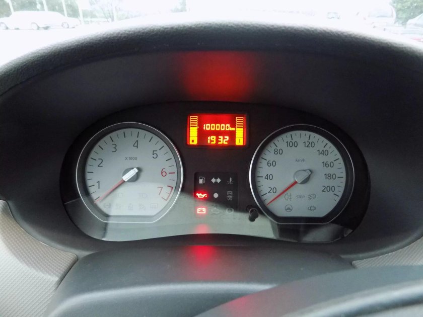 Щиток приборов Логан 1