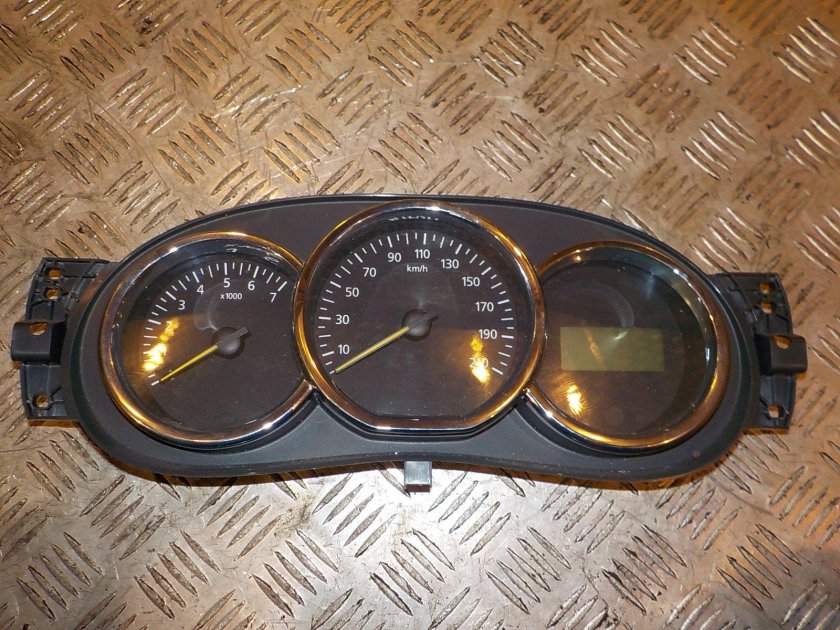 Приборная панель Renault Logan 2