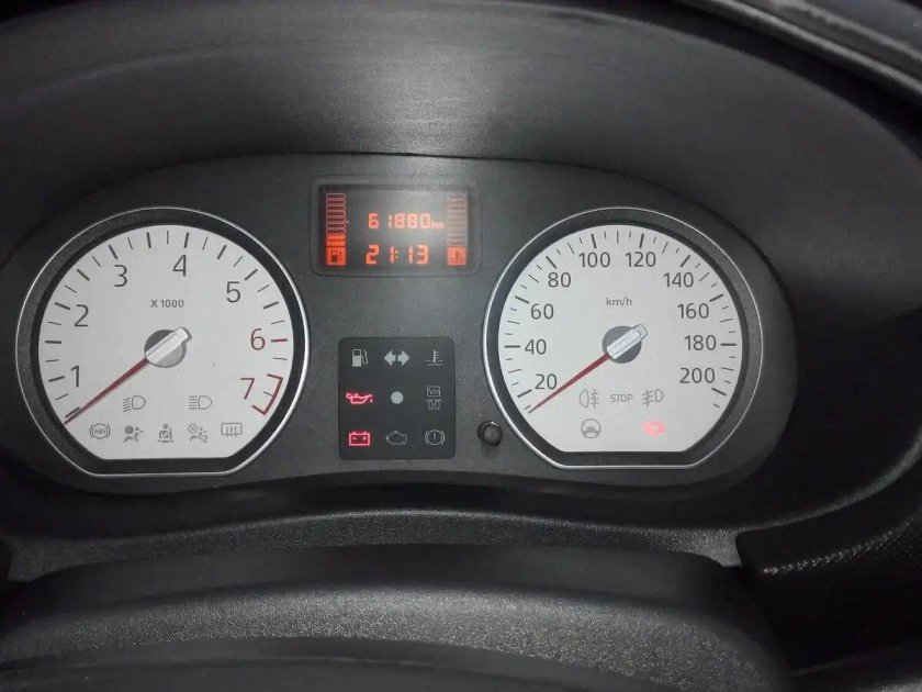 Тахометр Логан 1