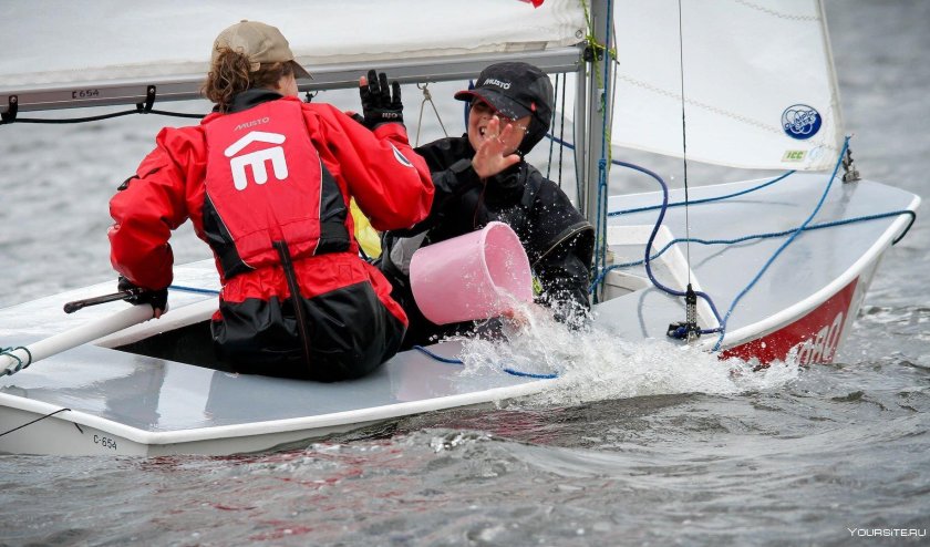 Парусная яхта кадет