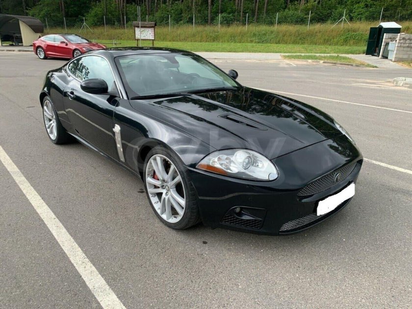 Автомобиль jaguar