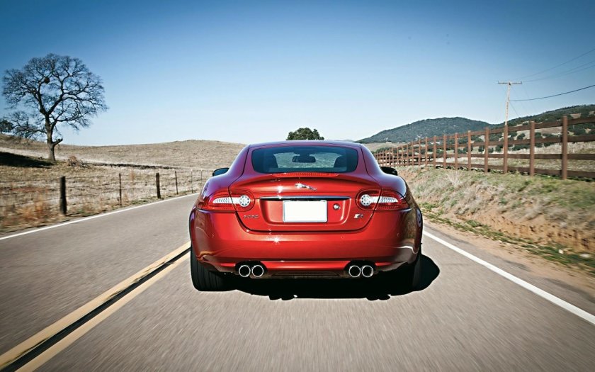 Jaguar XKR сзади