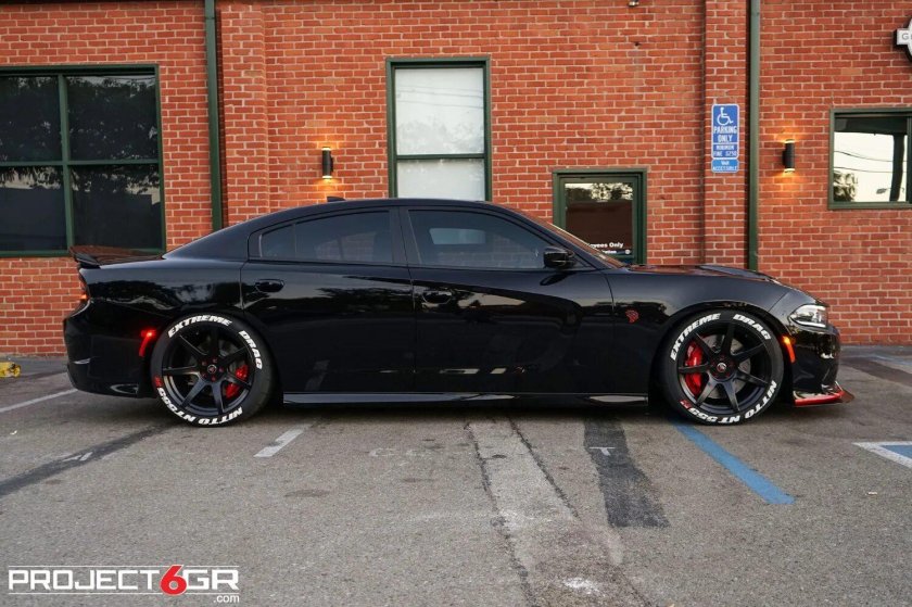 Dodge Charger srt8 черный