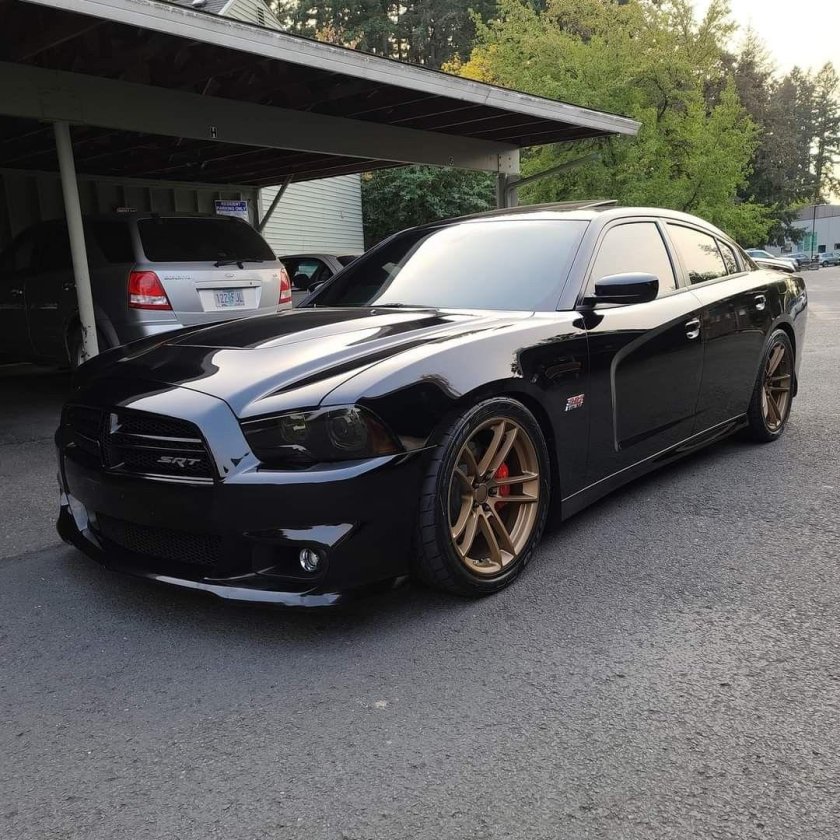 Додж чарджер srt8