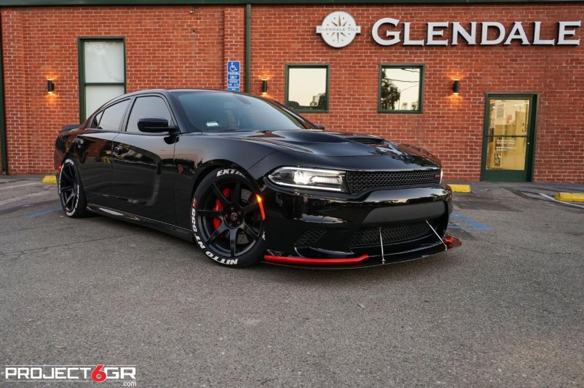 Додж Чарджер Hellcat