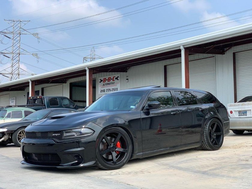 Додж Чарджер srt8