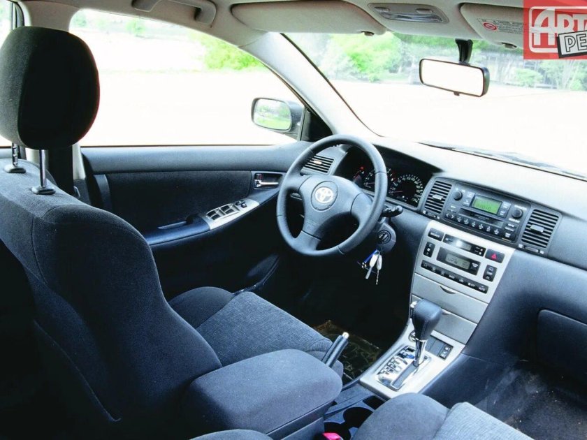 Тойота Королла 2001 хэтчбек салон