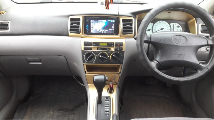 Toyota Corolla 120 Fielder салон