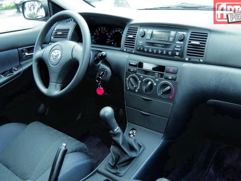 Тойота Королла 2001 хэтчбек салон