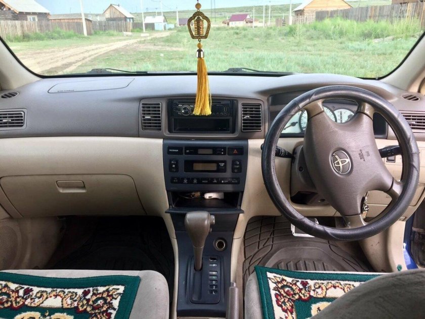 Toyota Corolla 120 Fielder салон