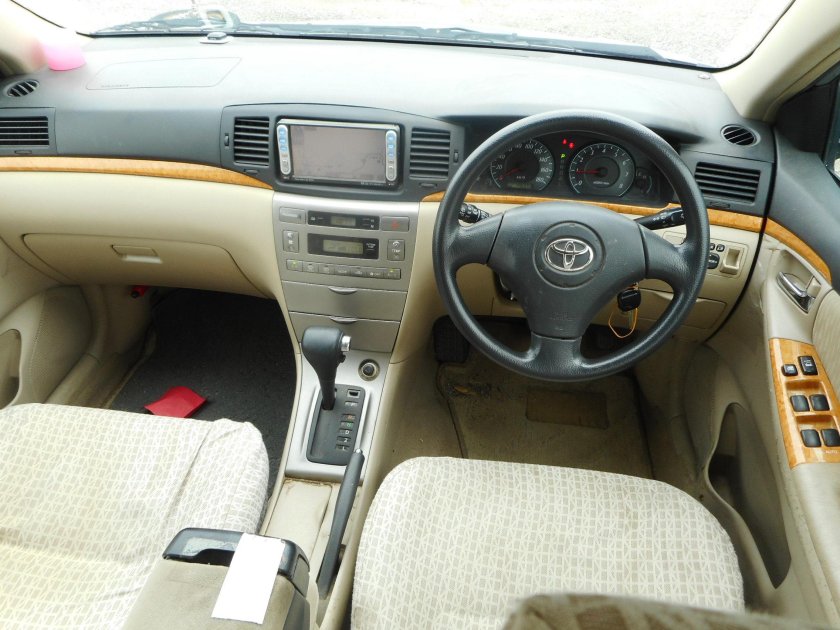 Toyota Corolla 2003 салон