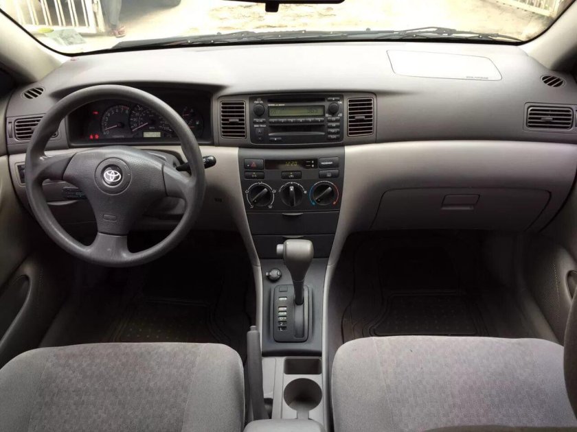 Toyota Corolla 2006 салон