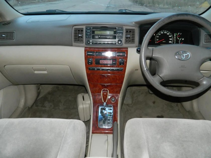 Тойота Королла Люксел 2001