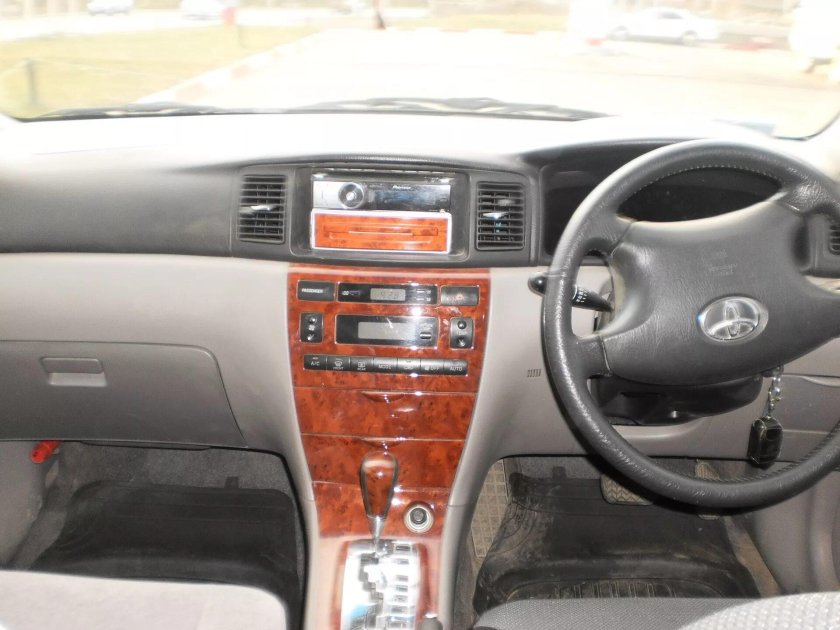 Тойота Королла Люксел 2001