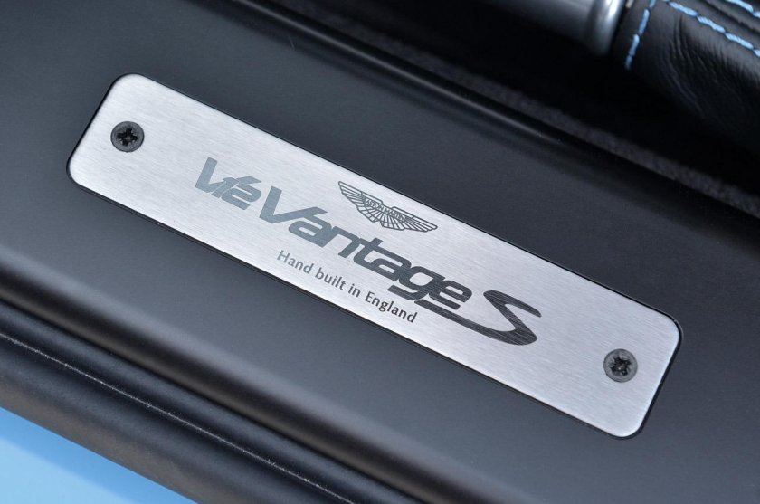 Астон Мартин эмблема