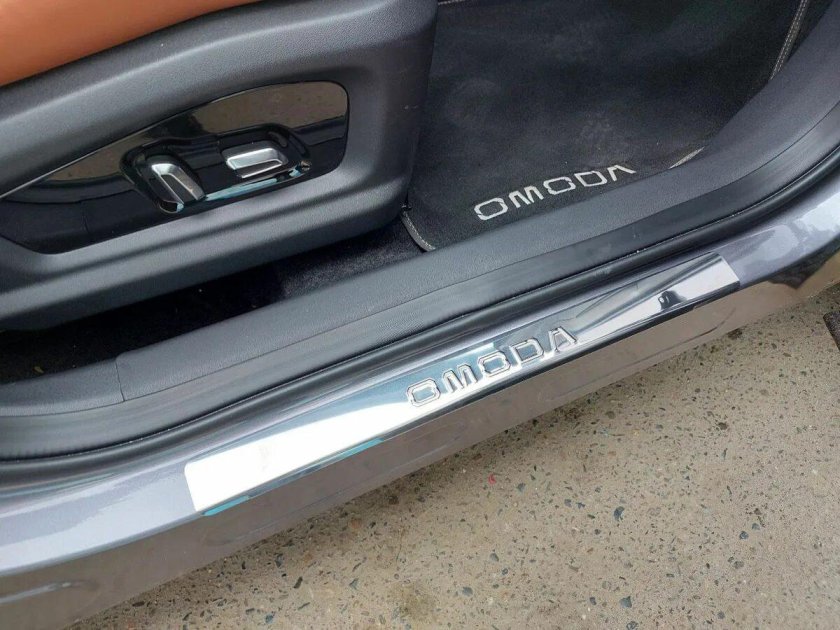 Накладки порогов омода с5