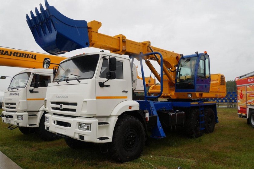 Экскаватор-планировщик UDS-114