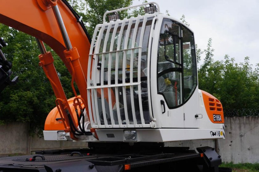 UMG e195a экскаватор