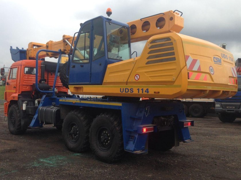 Экскаватор-планировщик UDS 214